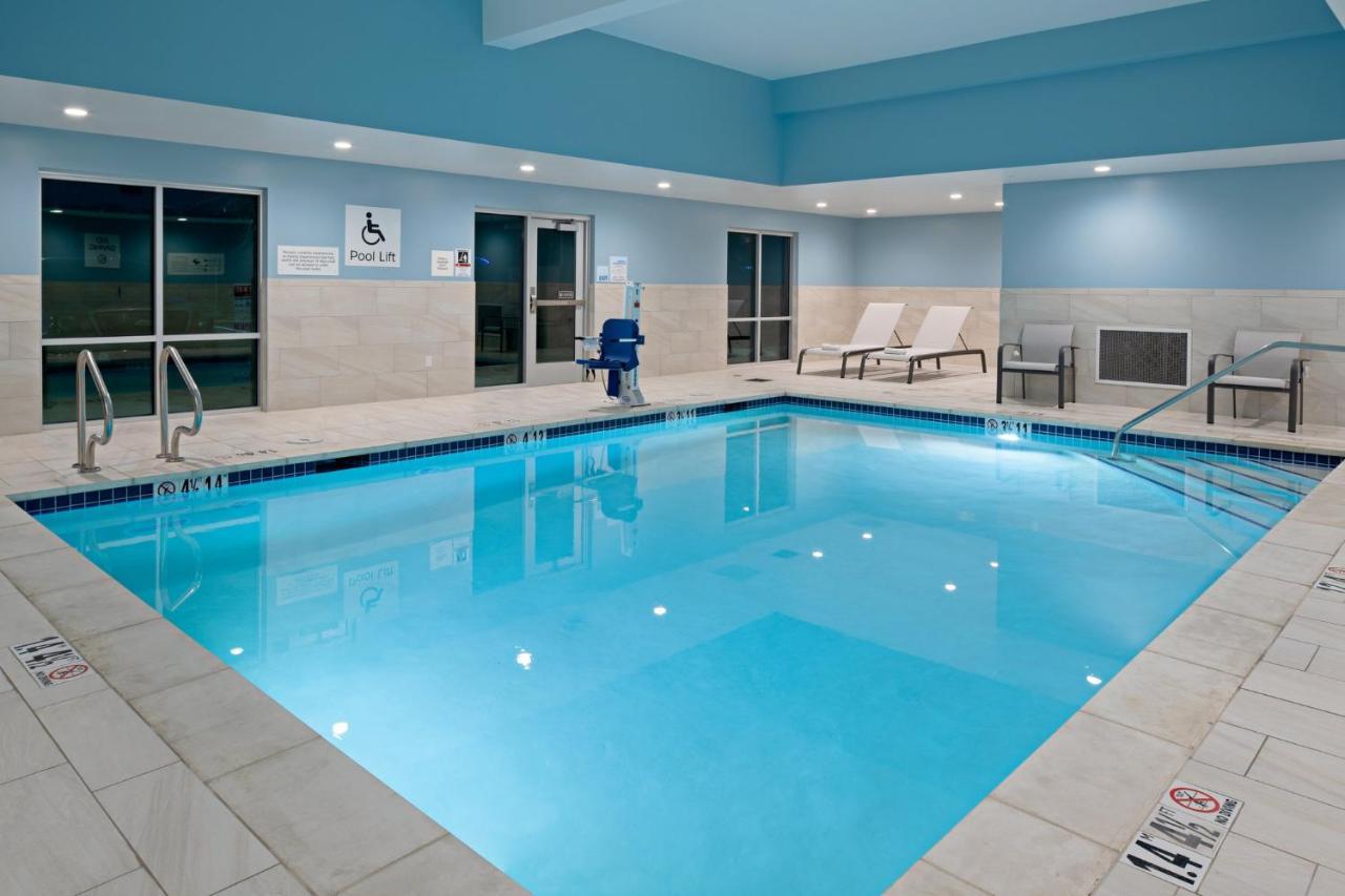 Holiday Inn Express & Suites - Hollister By Ihg Buitenkant foto