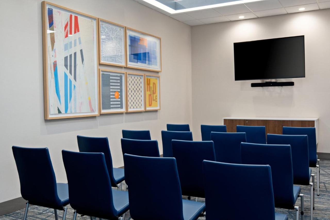 Holiday Inn Express & Suites - Hollister By Ihg Buitenkant foto