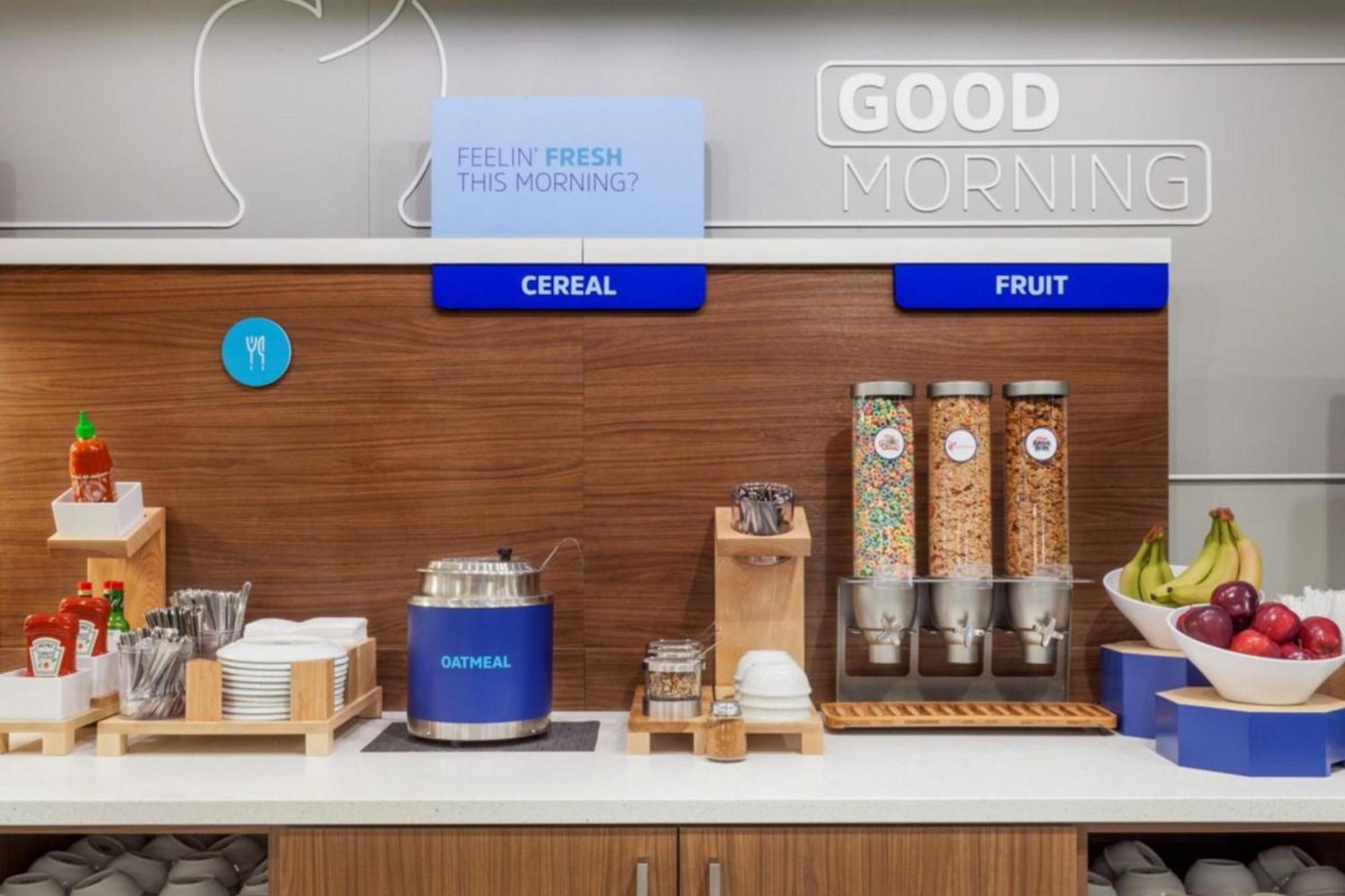 Holiday Inn Express & Suites - Hollister By Ihg Buitenkant foto